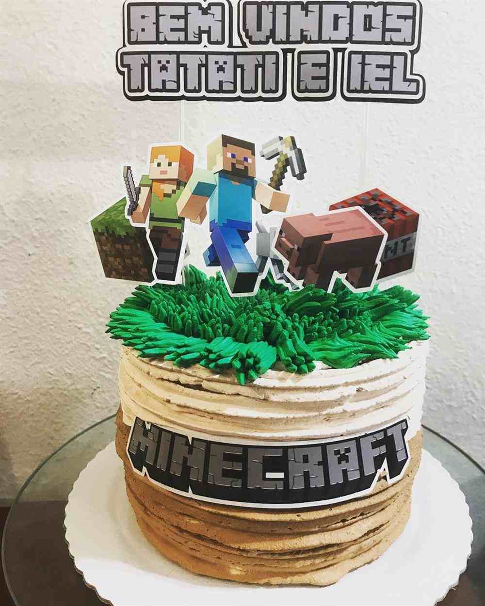 Resultado de imagem para bolo decorado com chantilly retangular  Bolo  minecraft, Bolo aniversario infantil, Festa de aniversário minecraft