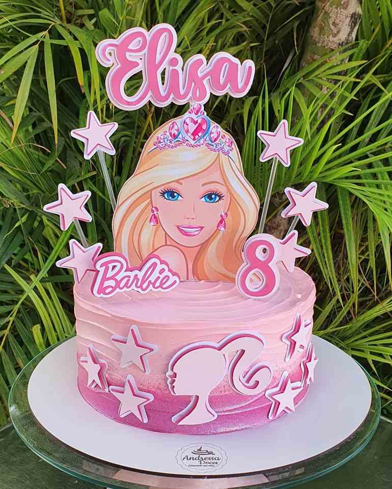 Bolo decorado Barbie  Bolo festa infantil, Bolo barbie, Bolo confeitado de  chantilly