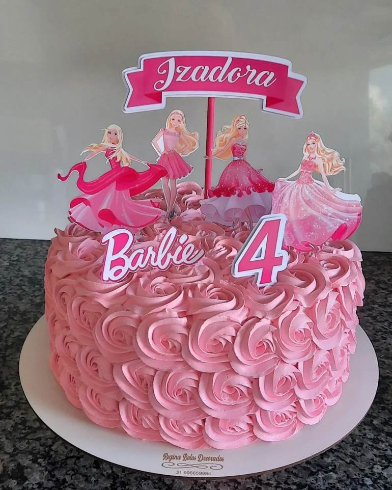 Bolo da Barbie rosa com detalhes em pérolas